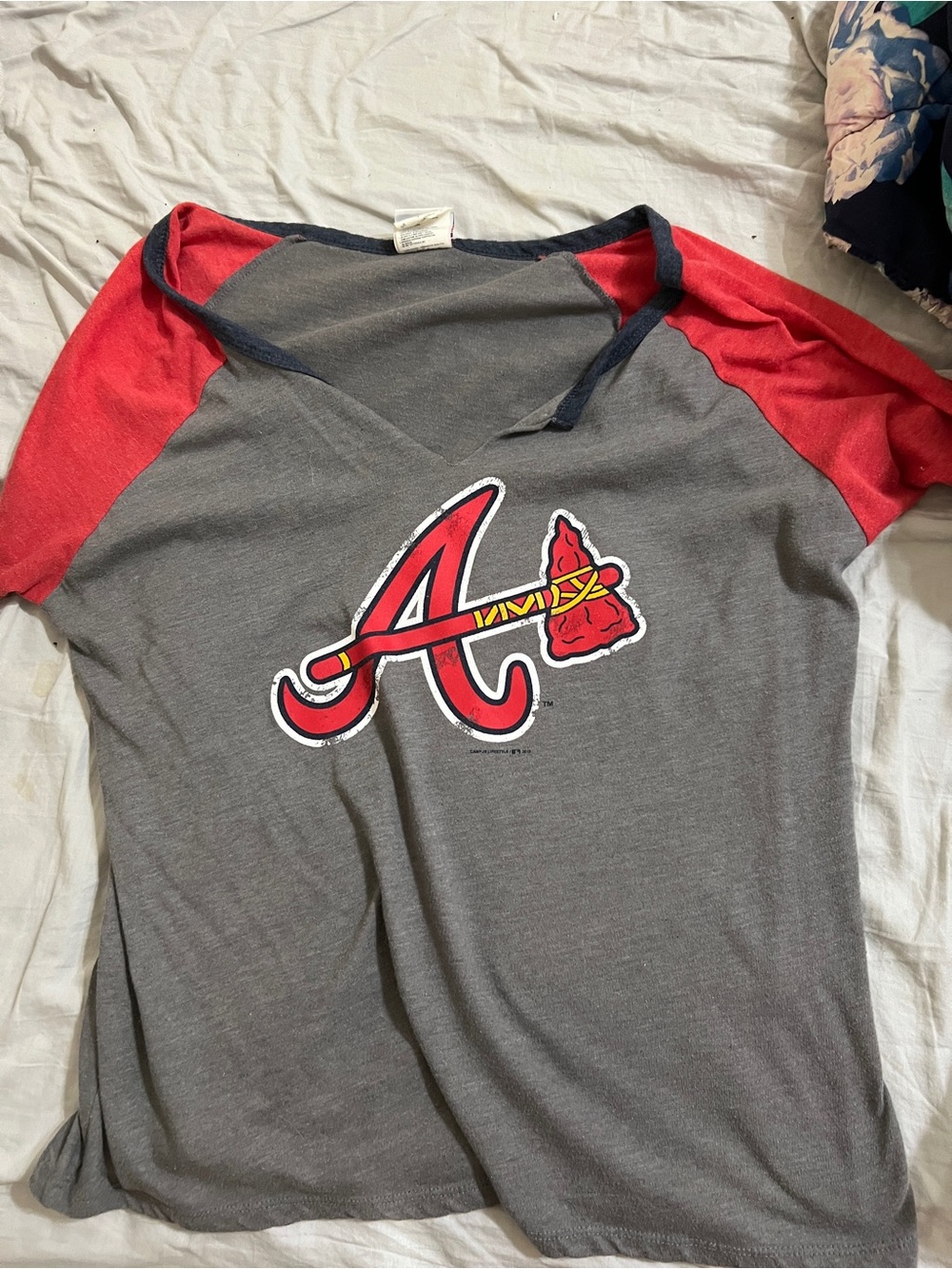 Atlanta Braves Women's Raglan Tee - Gray & Red